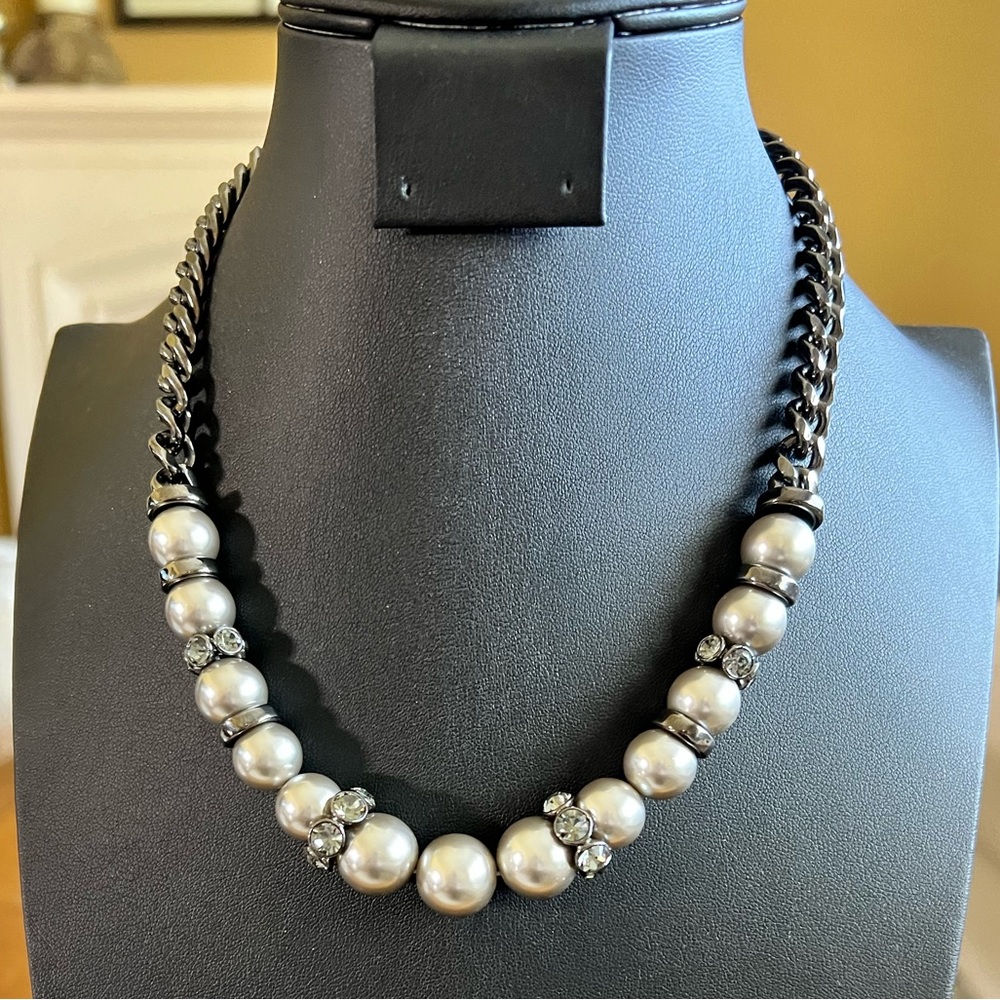 Givenchy faux pearl crystal necklace - Picture 2 of 12